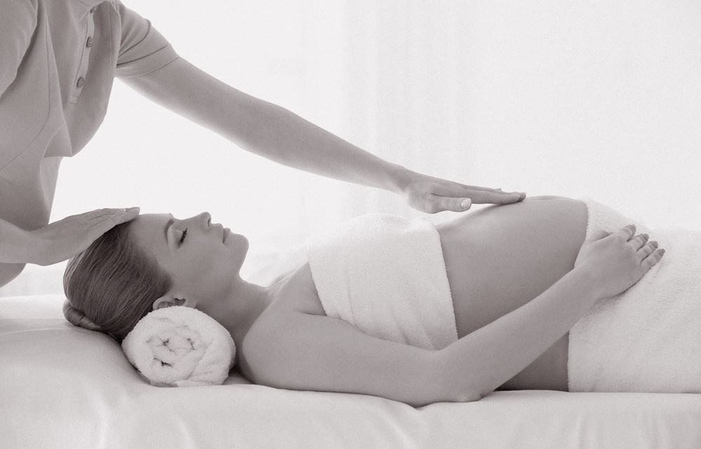 massage-femme-enceinte2-fi14833226x1000